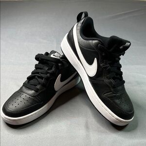 Nike Court Borough Low 2 GS Sneakers Black White Size 4.5Y Womens 6